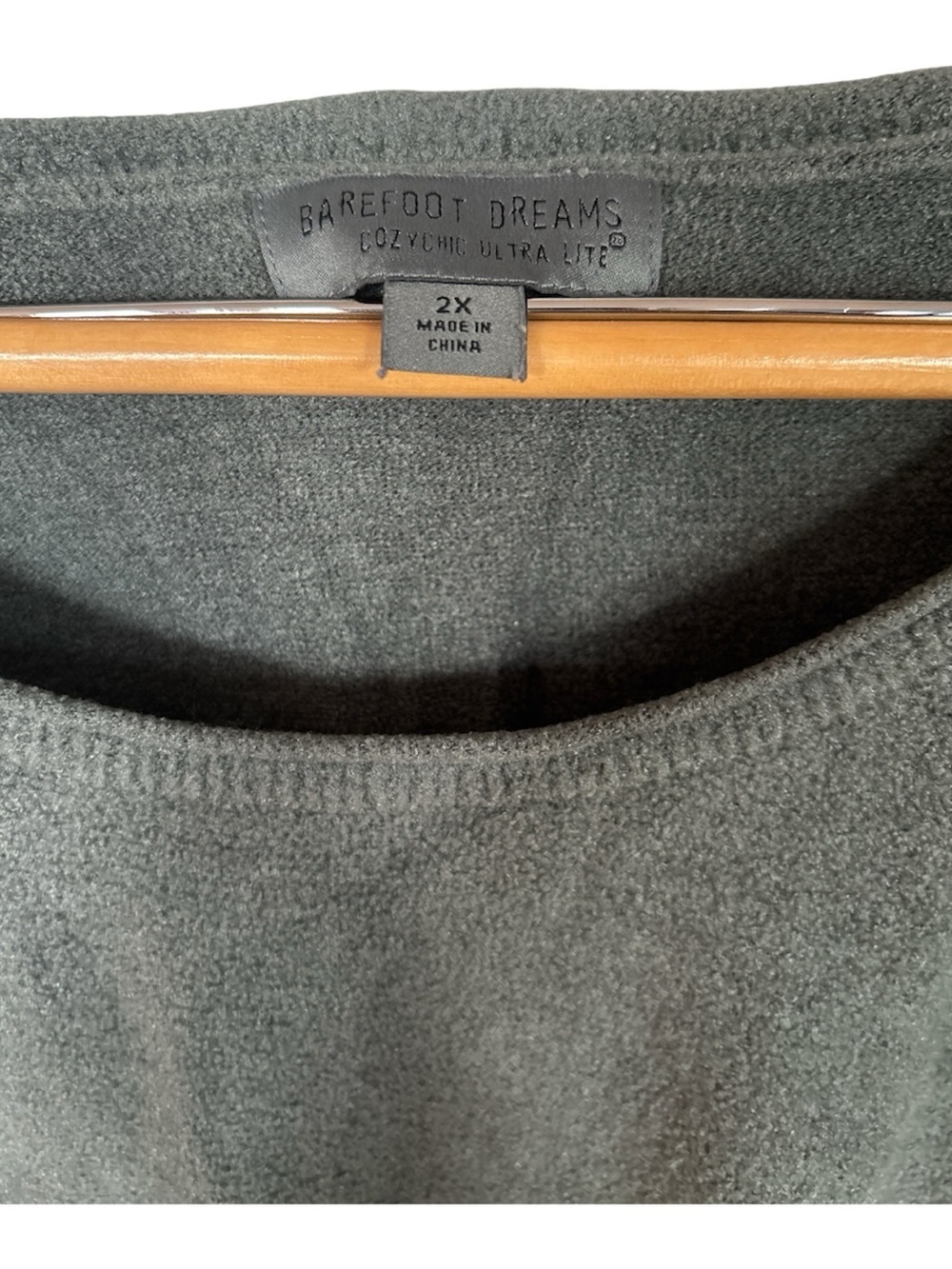 Barefoot Dreams CozyChic Ultra Lite Piped Neck Pullover - Picture 3 of 5